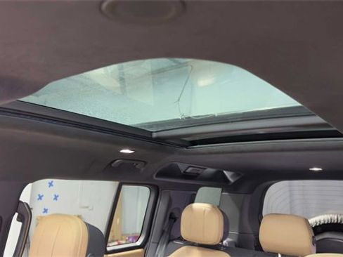 Used 2025 Land Rover Defender 110 V8 image 26