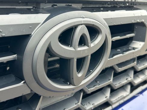 Used 2025 Toyota Tacoma TRD Sport w/ TRD Sport Upgrade Package image 43