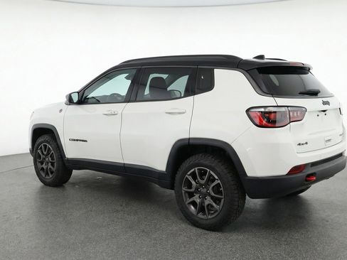Used 2025 Jeep Compass Trailhawk image 6