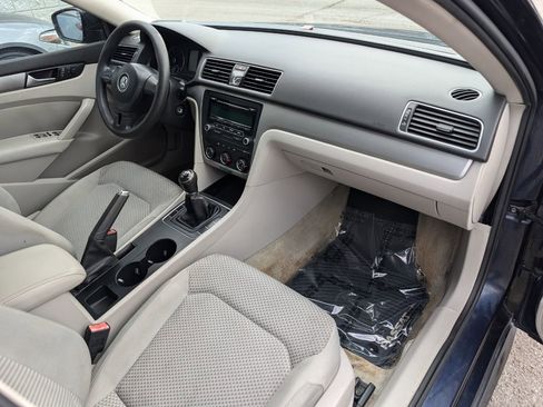 Used 2014 Volkswagen Passat 2.5 S image 13