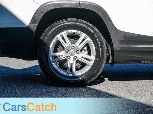 Used 2022 GMC Terrain SLE image 16