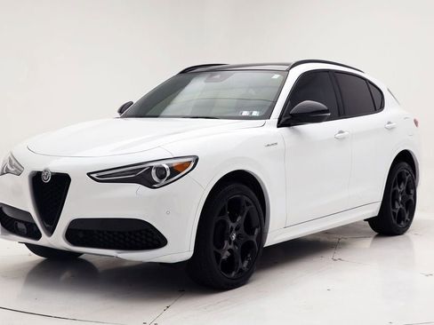 Used 2022 Alfa Romeo Stelvio Veloce AWD/4WD image 2