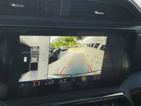 Used 2024 GMC Sierra 1500 AT4 w/ Technology Package AWD/4WD image 22