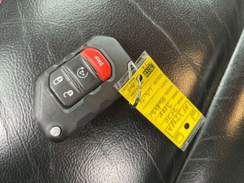 Used 2020 Jeep Gladiator Rubicon w/ Advanced Safety Group AWD/4WD image 23