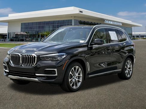 Used 2023 BMW X5 xDrive45e w/ Parking Assistance Package AWD/4WD image 4