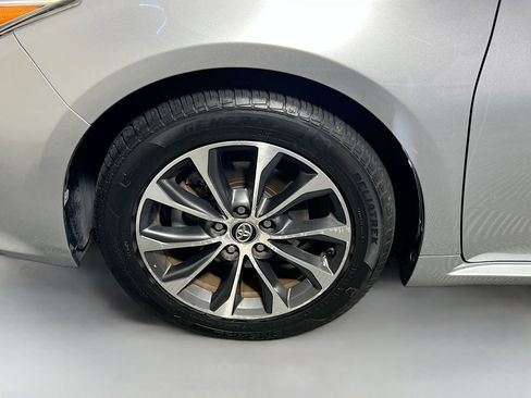 Used 2018 Toyota Avalon XLE image 13