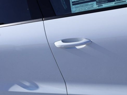 Certified 2026 Porsche Macan AWD/4WD image 16
