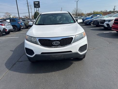 Used 2011 Kia Sorento LX image 2