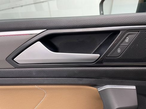 Used 2022 Volkswagen Tiguan SE R-Line image 21