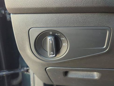 Used 2019 Volkswagen Tiguan SE w/ Panoramic Sunroof Package FWD image 11