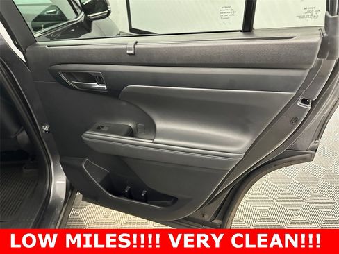 Used 2021 Toyota Highlander XLE image 17