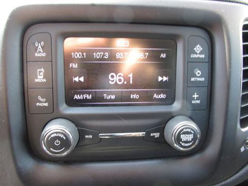 Used 2018 Jeep Compass Latitude AWD/4WD image 12