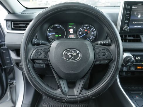 Used 2019 Toyota RAV4 XLE AWD/4WD image 19