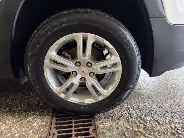 Used 2023 GMC Terrain SLE FWD image 11