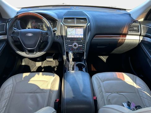 Used 2018 Ford Explorer Platinum image 16
