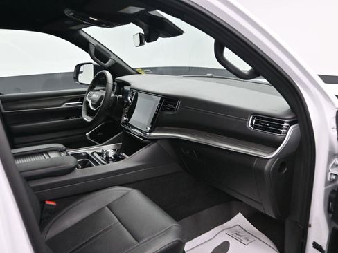 Used 2024 Jeep Wagoneer Series II image 10