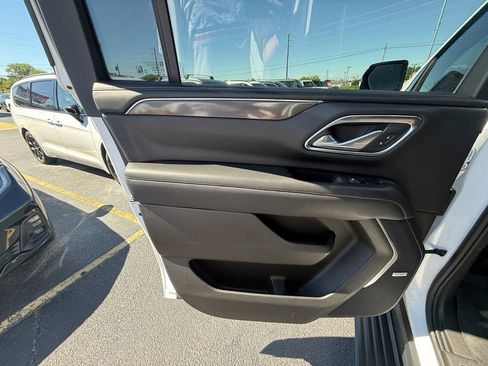 Used 2023 GMC Yukon XL AT4 w/ AT4 Premium Plus Package AWD/4WD image 18