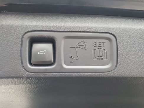 Used 2024 Ford Expedition Limited image 11