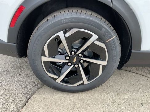 New 2026 Chevrolet Equinox EV LT image 13