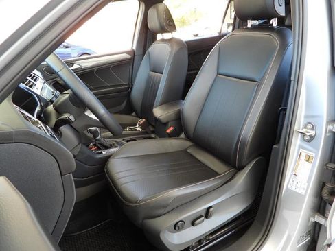 Used 2022 Volkswagen Tiguan SE R-Line image 53