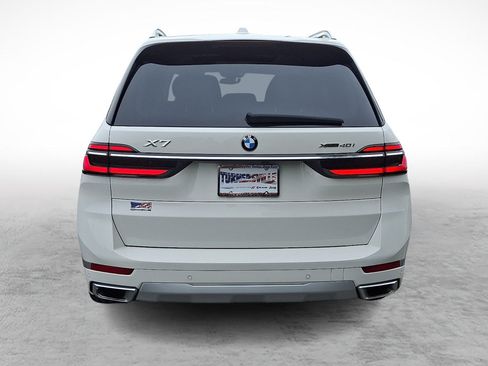 Used 2025 BMW X7 xDrive40i w/ Premium Package AWD/4WD image 4