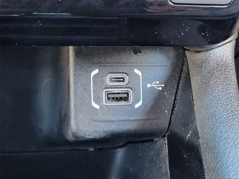 Used 2022 Jeep Compass Limited image 13