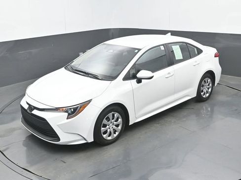 Used 2025 Toyota Corolla LE w/ Convenience Package image 29