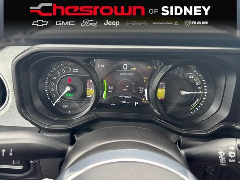 Used 2025 Jeep Wrangler Unlimited Sahara AWD/4WD image 13