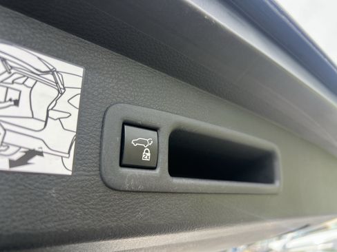 Used 2021 Toyota Sienna XLE FWD image 34