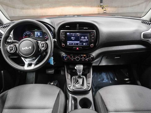 Used 2022 Kia Soul LX FWD image 15