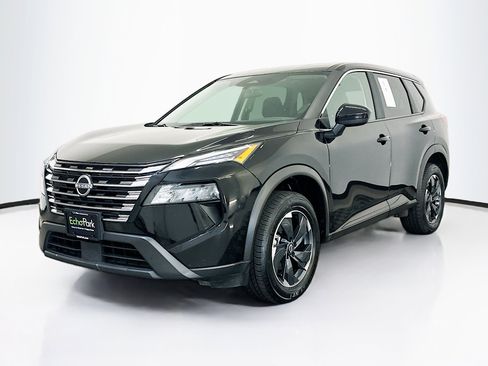 Used 2025 Nissan Rogue SV image 3