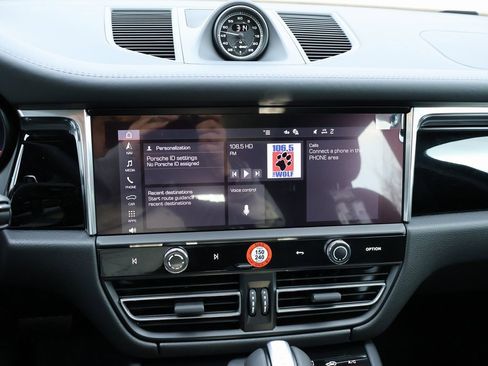 New 2026 Porsche Macan image 23