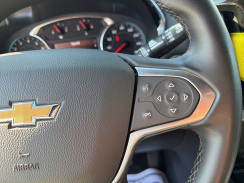 Used 2023 Chevrolet Traverse LT image 19