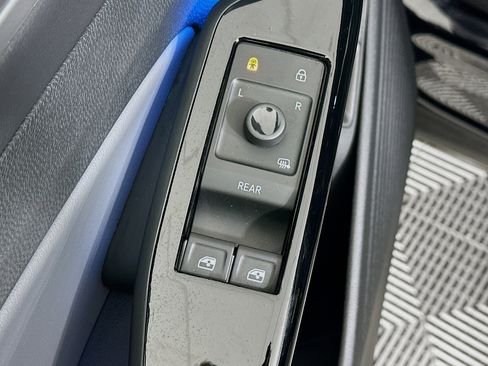 Used 2023 Volkswagen ID.4 Pro S Plus image 15