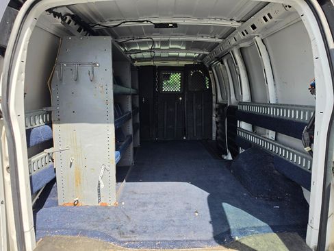 Used 2019 Chevrolet Express 2500 RWD image 9