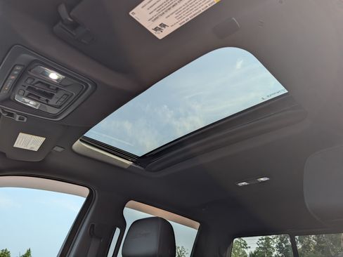Used 2019 Chevrolet Silverado 1500 High Country AWD/4WD image 15