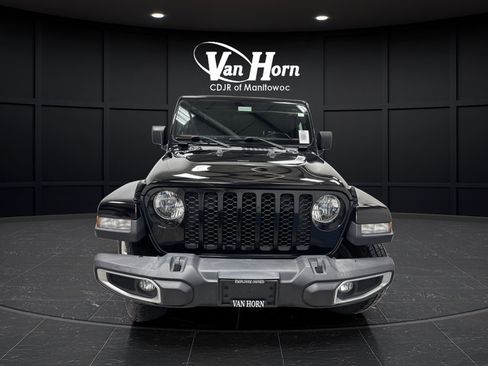 Used 2022 Jeep Gladiator Sport AWD/4WD image 9