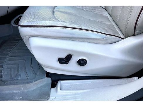 Used 2020 Chrysler Pacifica Limited FWD image 29