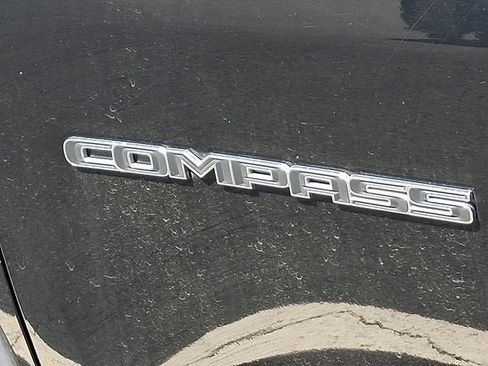 Used 2019 Jeep Compass Latitude w/ Popular Equipment Group AWD/4WD image 10