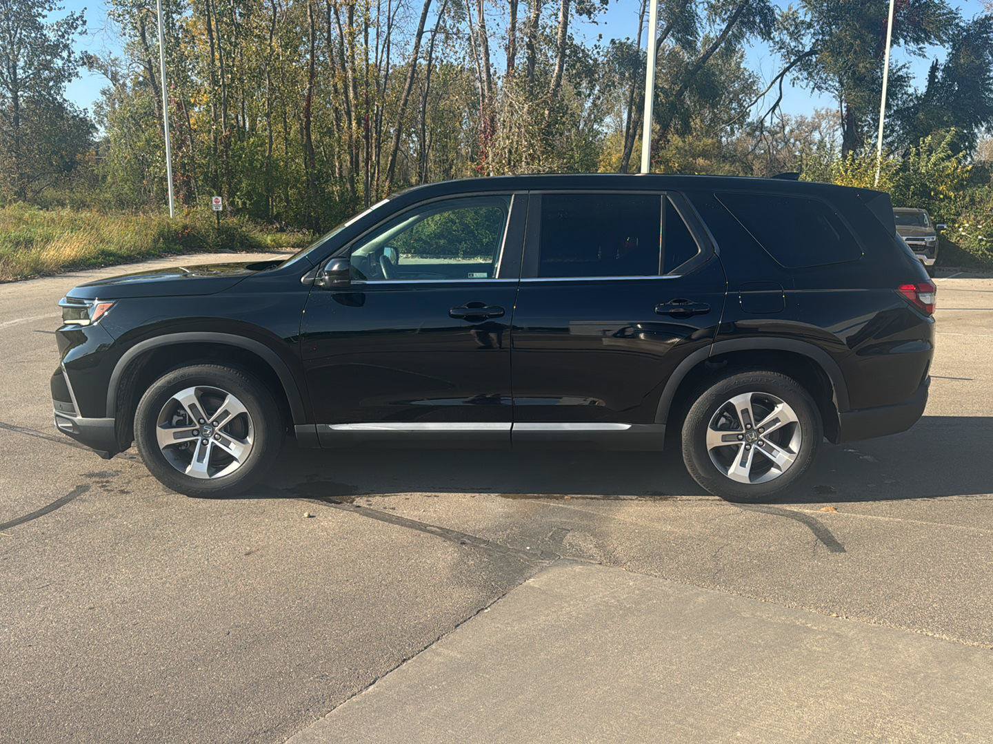 Used 2024 Honda Pilot EX-L image 2
