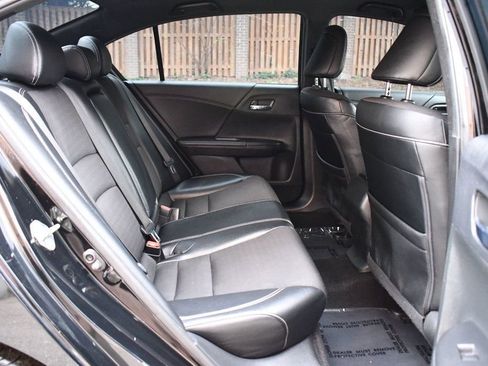 Used 2017 Honda Accord Sport image 23