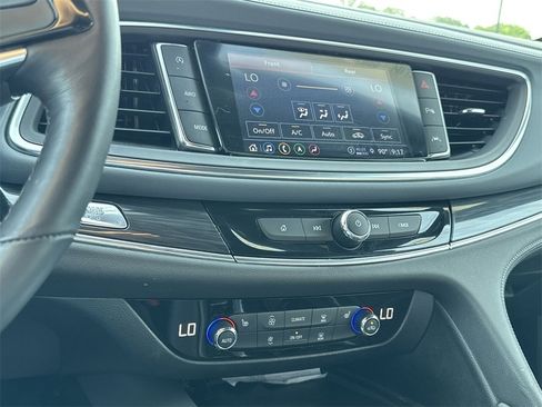 Used 2024 Buick Enclave Essence image 25