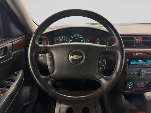 Used 2009 Chevrolet Impala LT FWD image 17