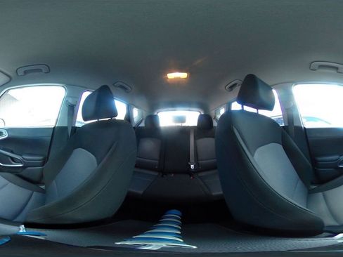 Used 2025 Kia Soul LX w/ LX Technology Package FWD image 40