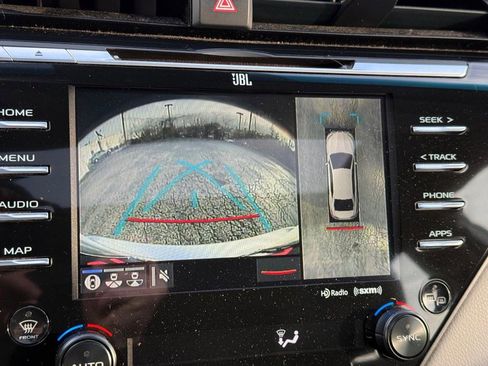 Used 2019 Toyota Camry XLE image 21