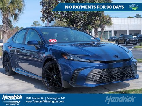 Used 2026 Toyota Camry SE image 1