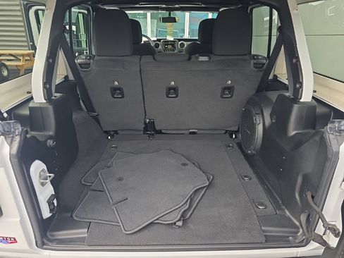 Used 2021 Jeep Wrangler Unlimited Sahara w/ Uconnect 4C Nav & Sound Group AWD/4WD image 29