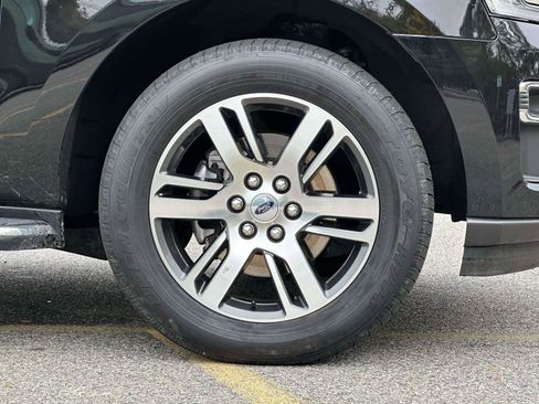 Certified 2023 Ford Expedition Limited image 9
