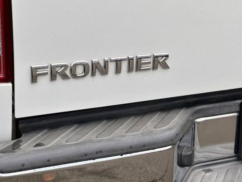 Used 2017 Nissan Frontier SV image 28