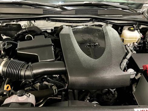 Used 2020 Toyota Tacoma TRD Off-Road w/ Blackout Package image 10